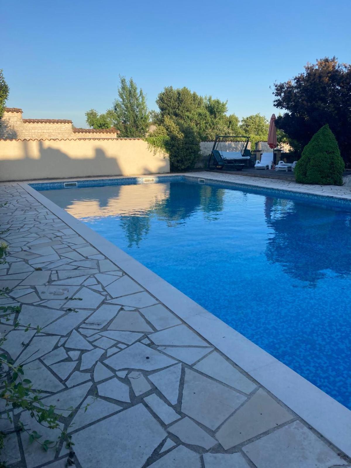 Hotel Karina Jarnac Εξωτερικό φωτογραφία